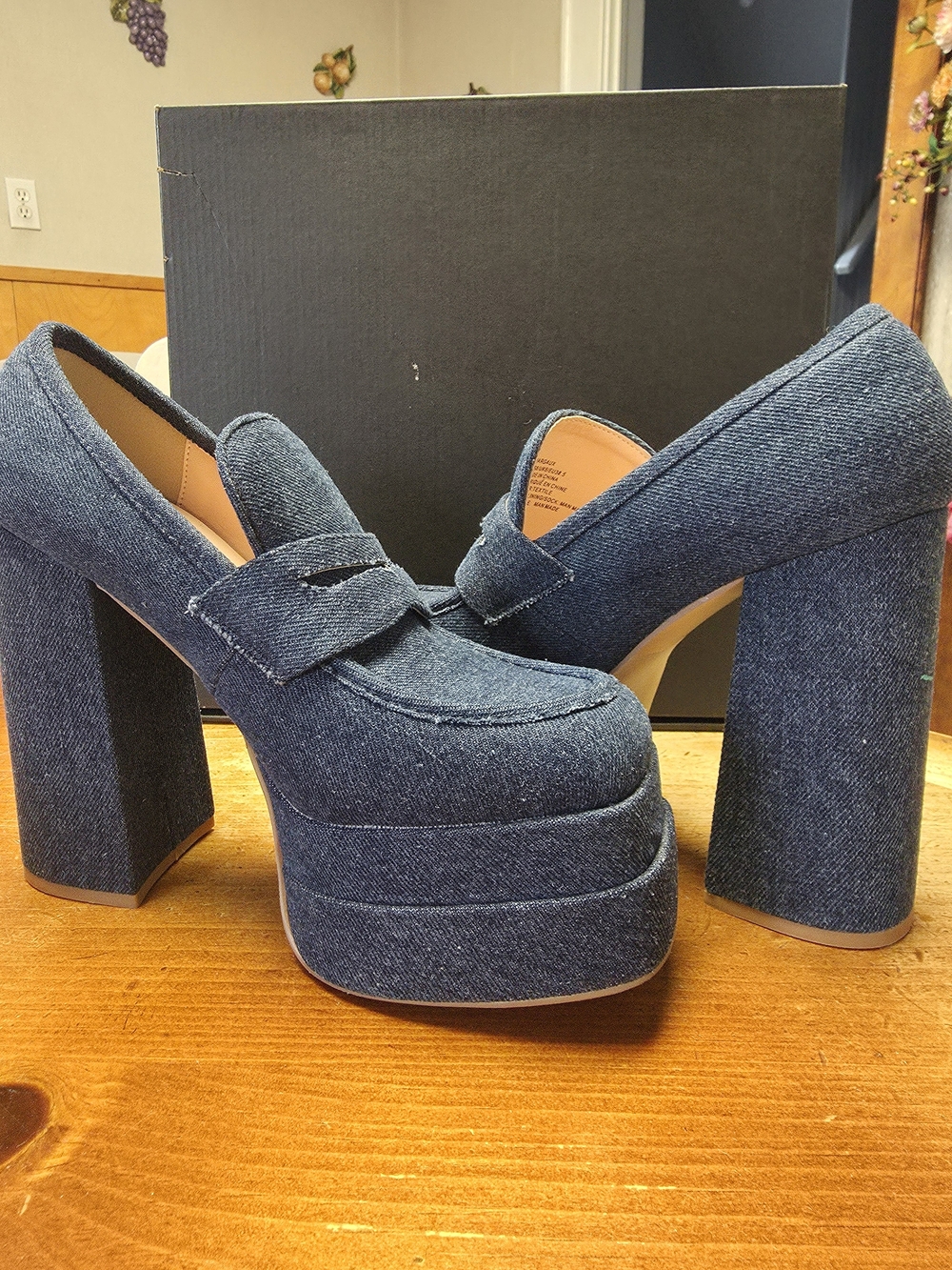 Shoe Dazzle Navy Denim Platform Loafer Heels